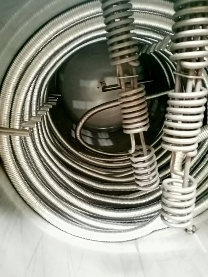 Змеевики внутри водонагревателя комбинированного ВЭТ-300/E6/W44